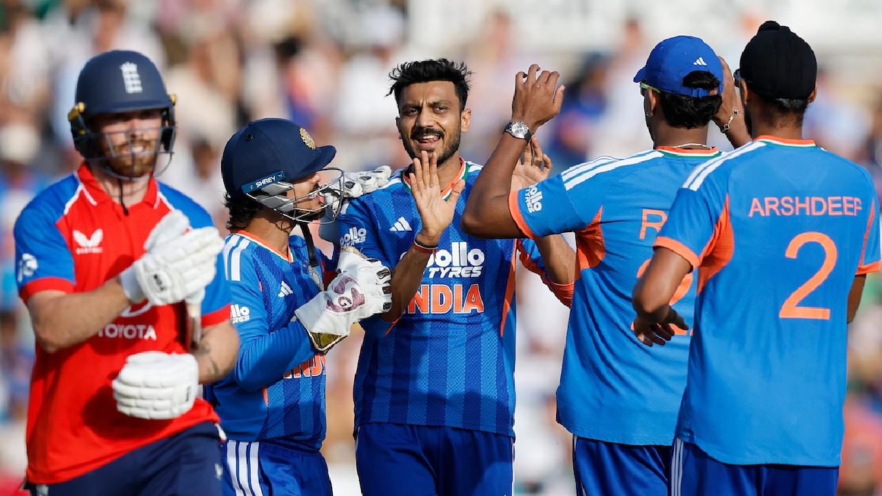 Team India : ముందు వీళ్ల‌ను తీసేయండి సార్‌.. ద‌రిద్రం పోతుంది..