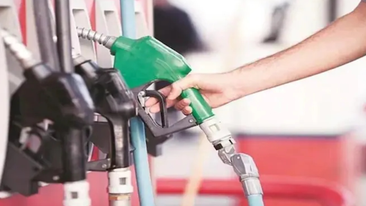 Petrol Price : పెట్రోల్, డీజిల్ ధరలపై బిగ్ అప్‌డేట్.. మరో 10 రోజుల్లో గుడ్‌న్యూస్? ముడి చమురు ధరలతో కొత్త ఆశలు