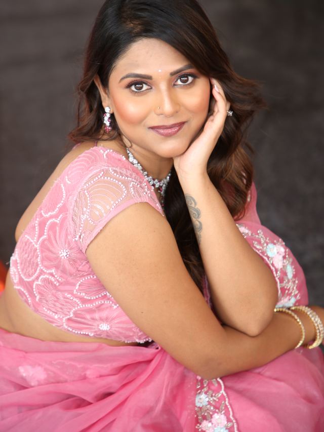 Praneeta Patnaik Stunning Looks in Pink Saree