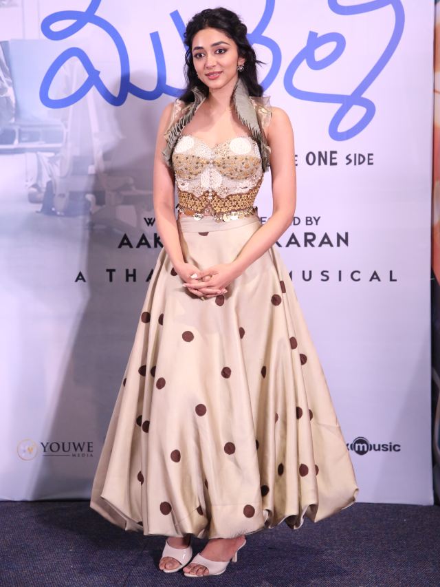 Preity Mukhundhan Stunning Looks in Hrudhayam Murali Event