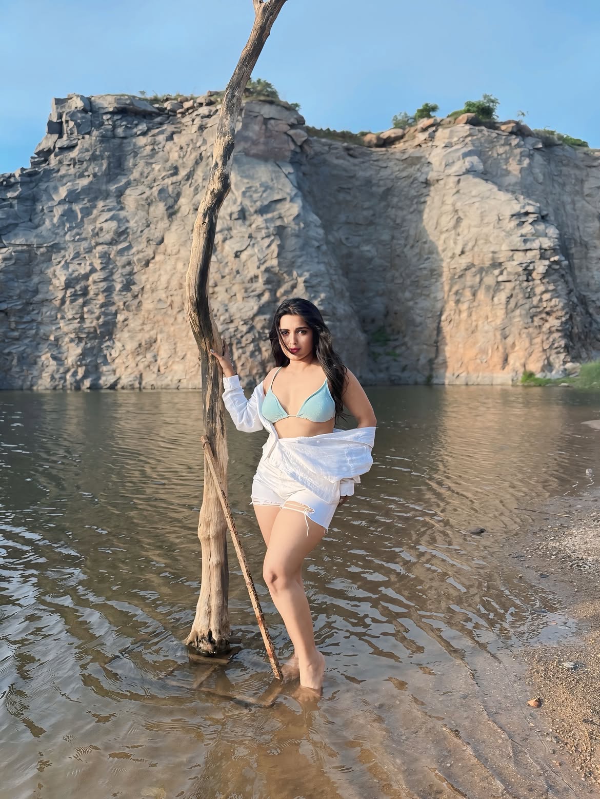 Priyanka Jain Shares Sizzling Photos