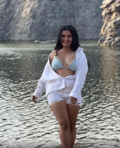 Priyanka Jain Shares Sizzling Photos