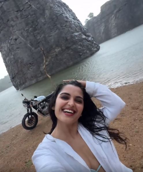 Priyanka Jain Shares Sizzling Photos