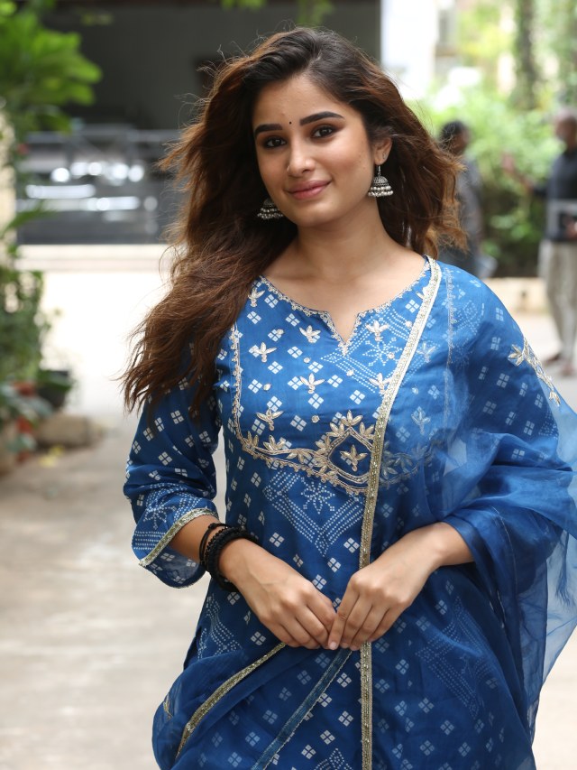 Rasha Thadani Simple Looks