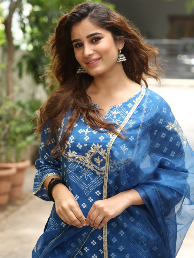 Rasha Thadani Simple Looks