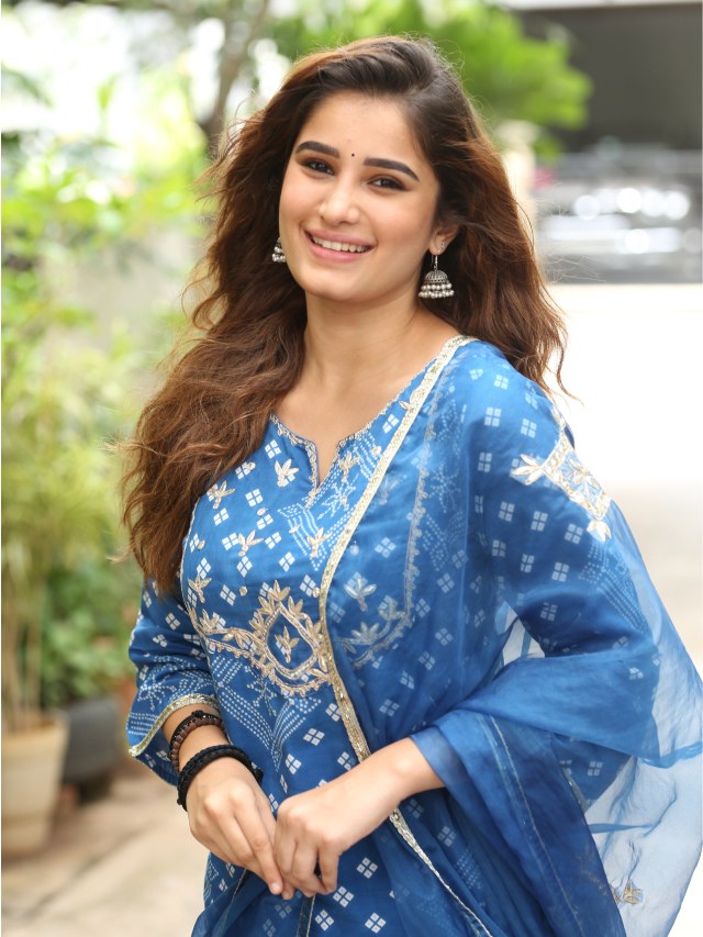 Rasha Thadani Simple Looks