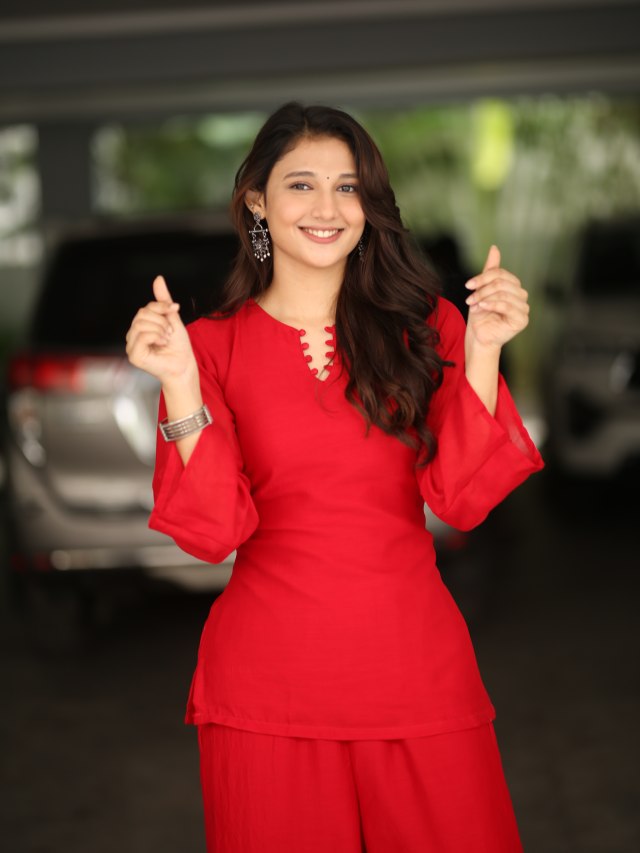Ritika Nayak Cute Looks in Korean Kanakaraju Promotions