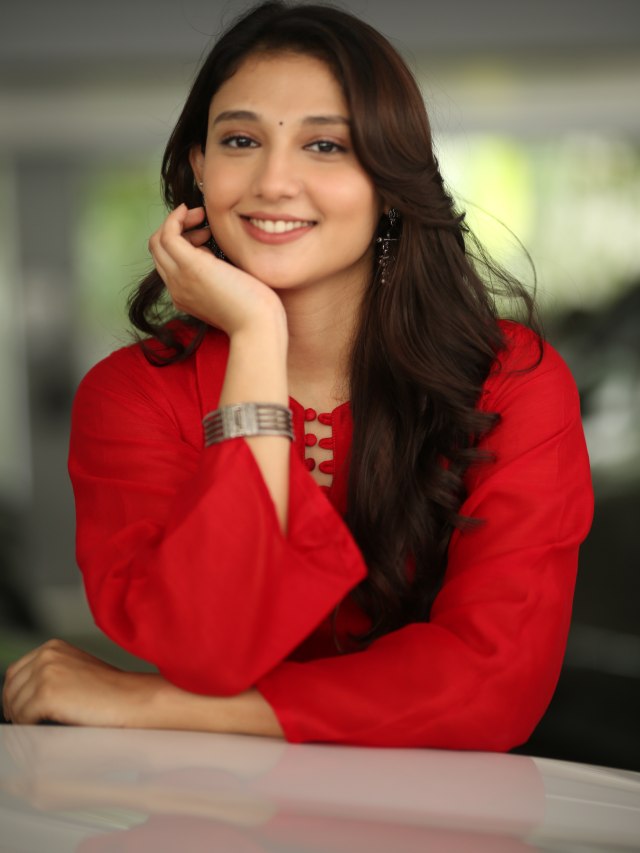 Ritika Nayak Cute Looks in Korean Kanakaraju Promotions