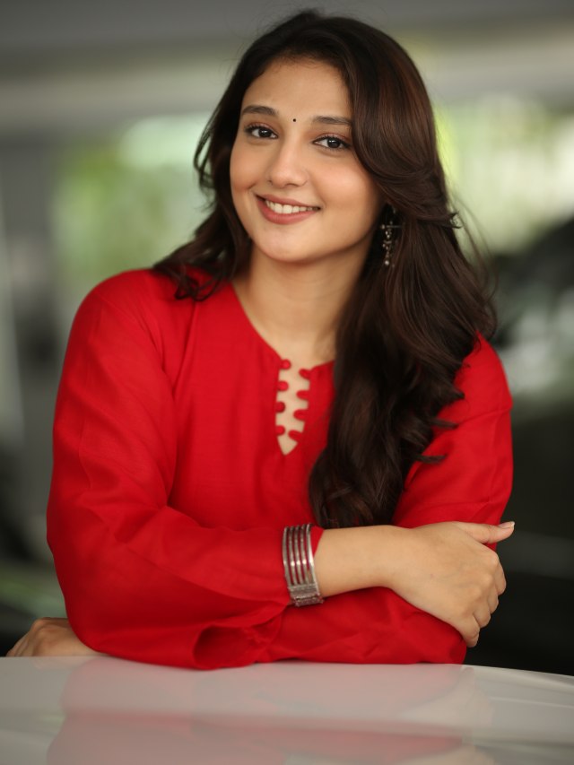 Ritika Nayak Cute Looks in Korean Kanakaraju Promotions