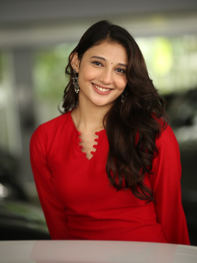 Ritika Nayak Cute Looks in Korean Kanakaraju Promotions