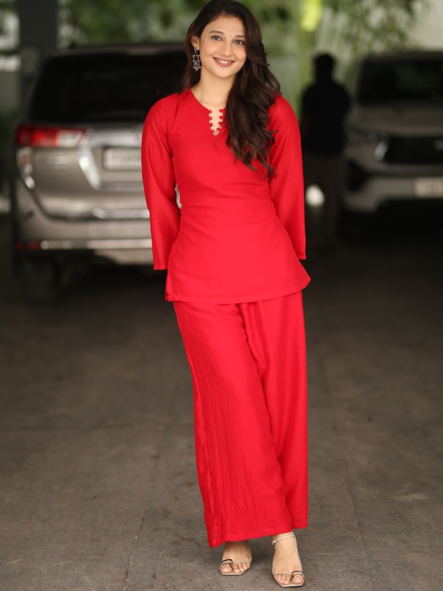 Ritika Nayak Cute Looks in Korean Kanakaraju Promotions