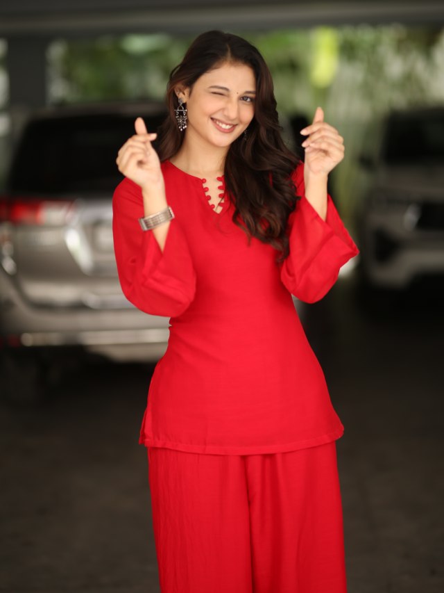 Ritika Nayak Cute Looks in Korean Kanakaraju Promotions