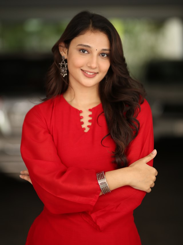 Ritika Nayak Cute Looks in Korean Kanakaraju Promotions