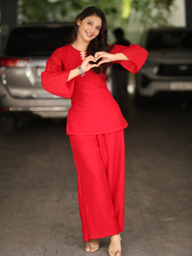 Ritika Nayak Cute Looks in Korean Kanakaraju Promotions