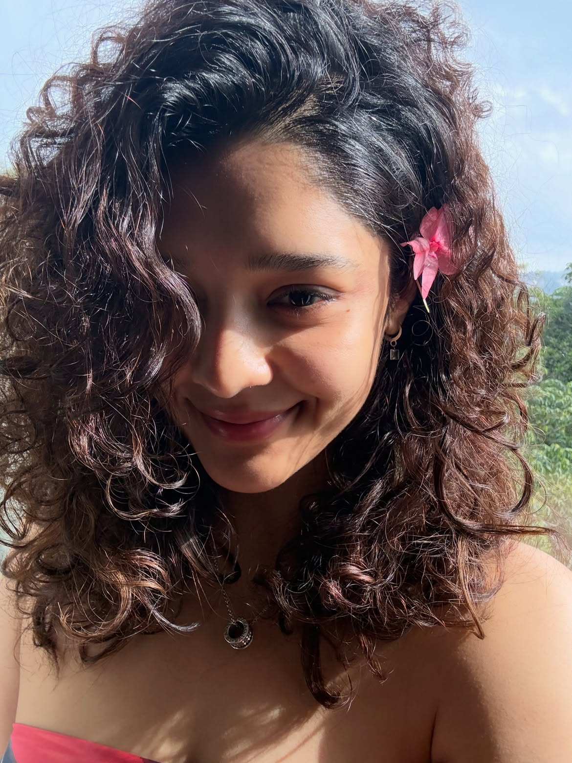 Ritika Singh Sizzling Selfies