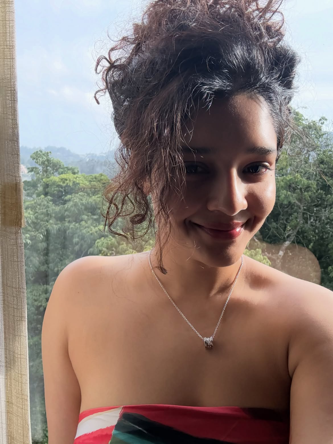 Ritika Singh Sizzling Selfies