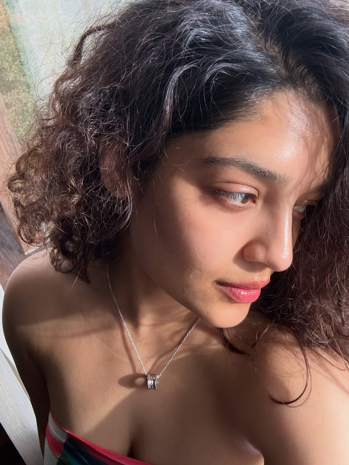 Ritika Singh Sizzling Selfies