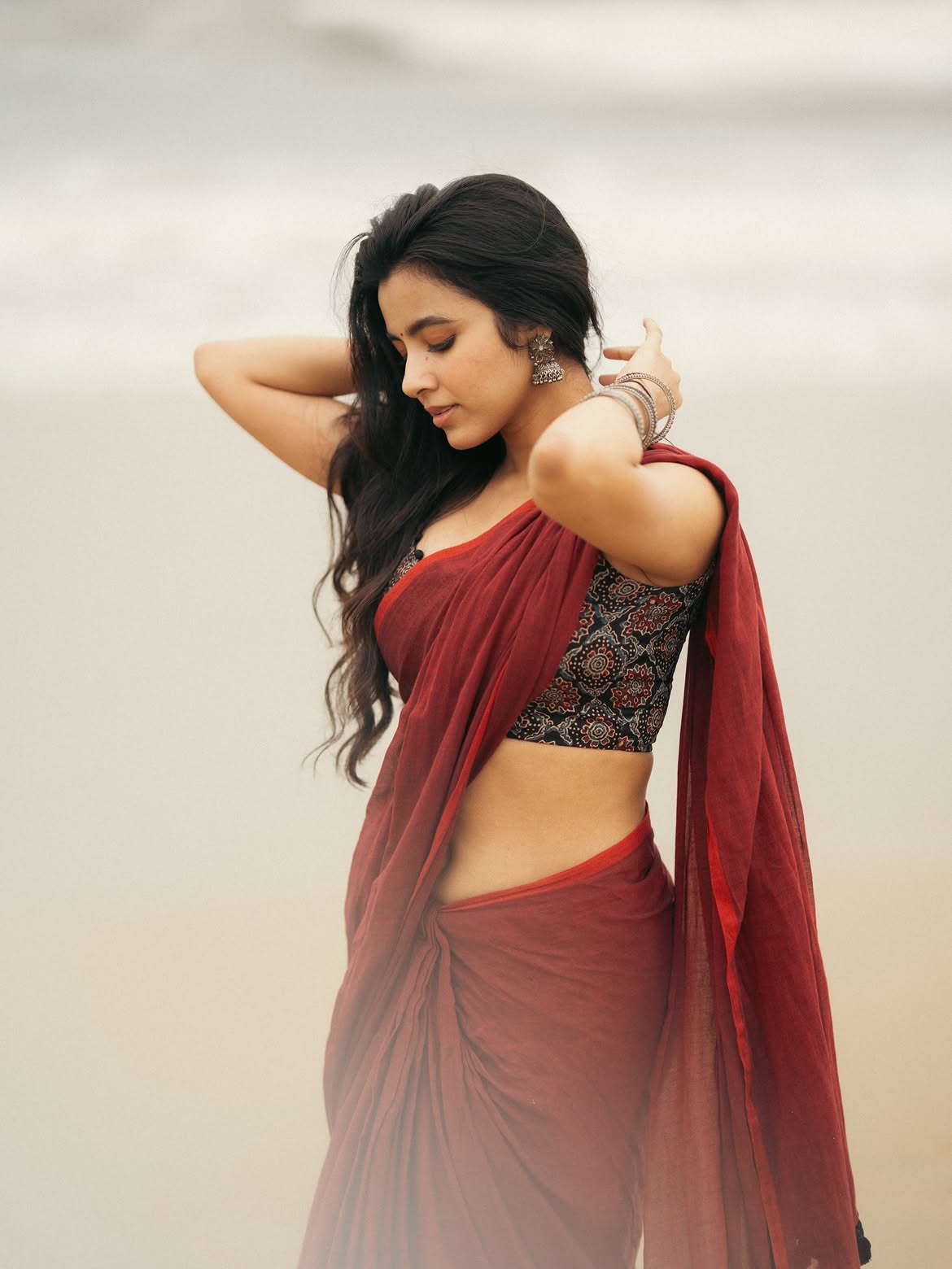 Shivani Nagaram Stunning Looks in Saree at Beach
