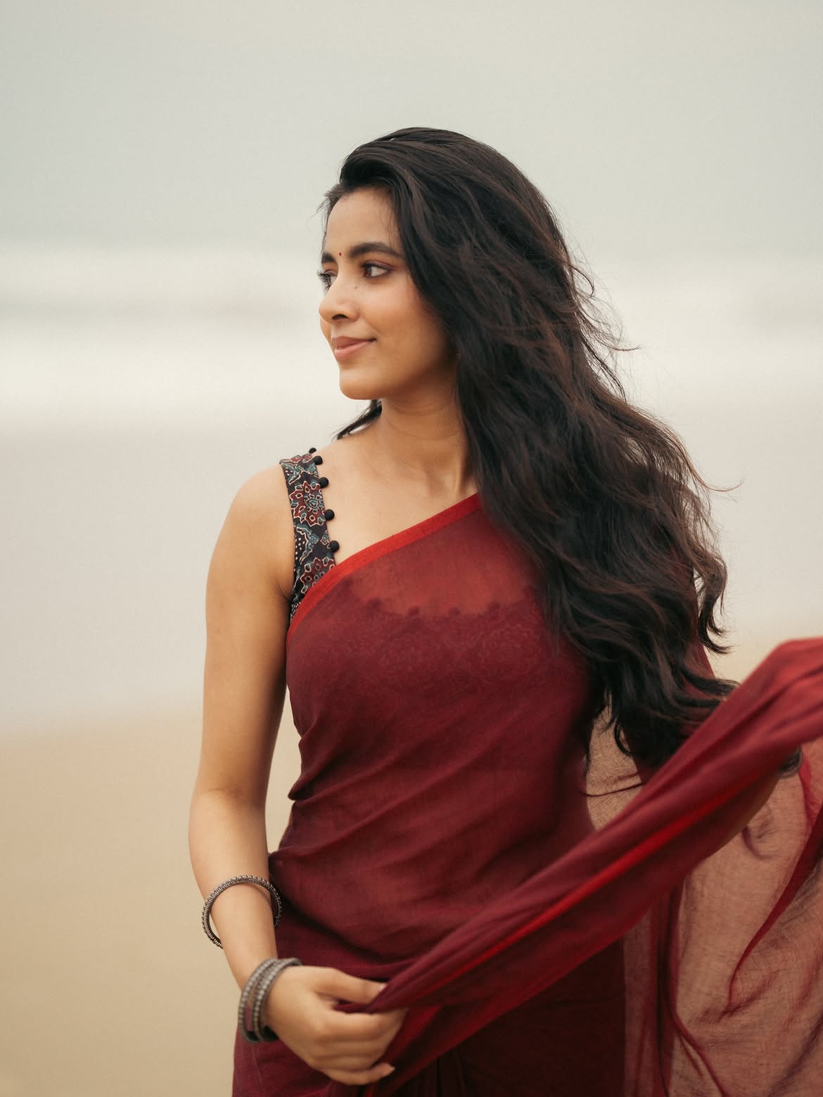 Shivani Nagaram Stunning Looks in Saree at Beach