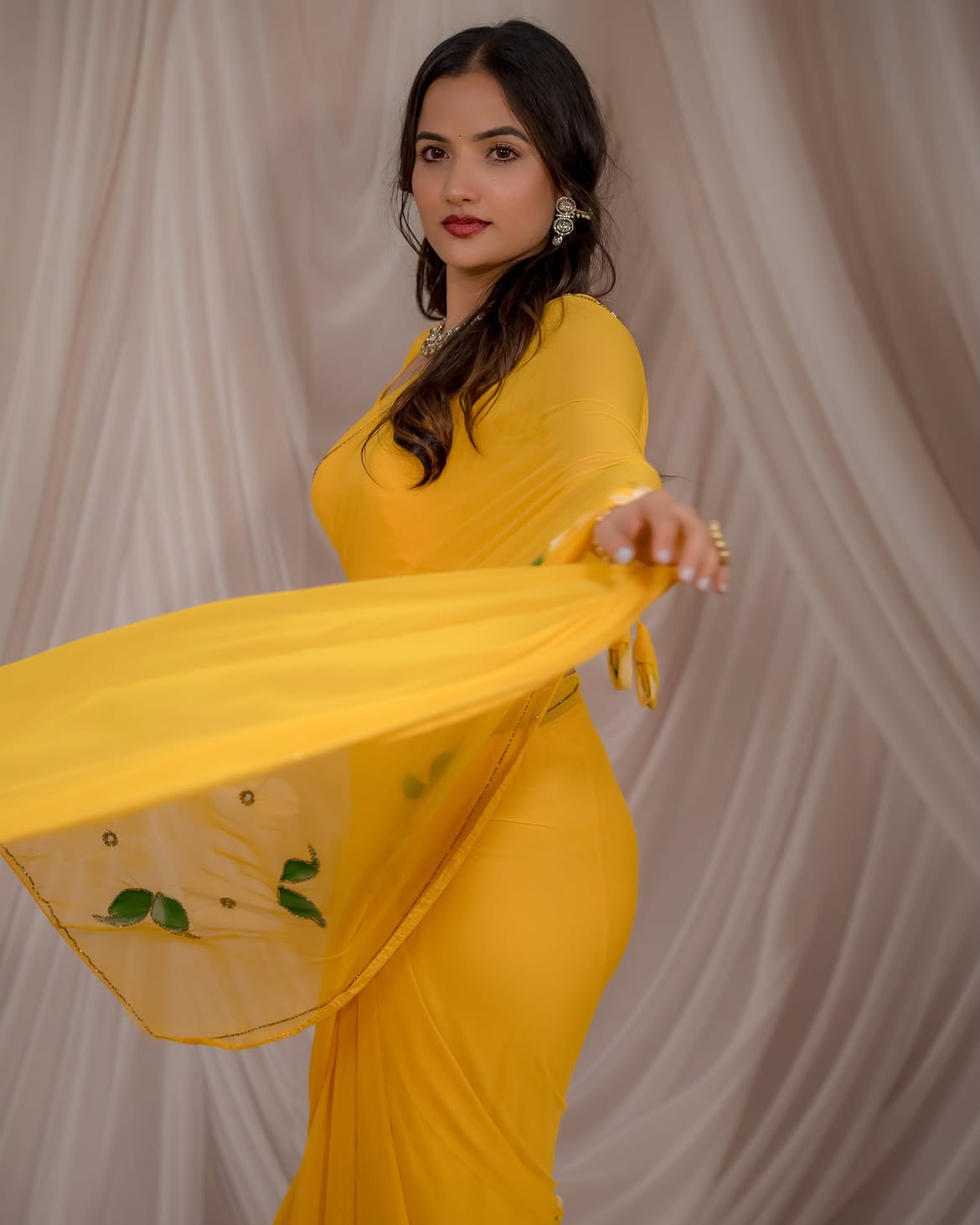Siri Hanumanth Stunning Looks in Yellow Saree