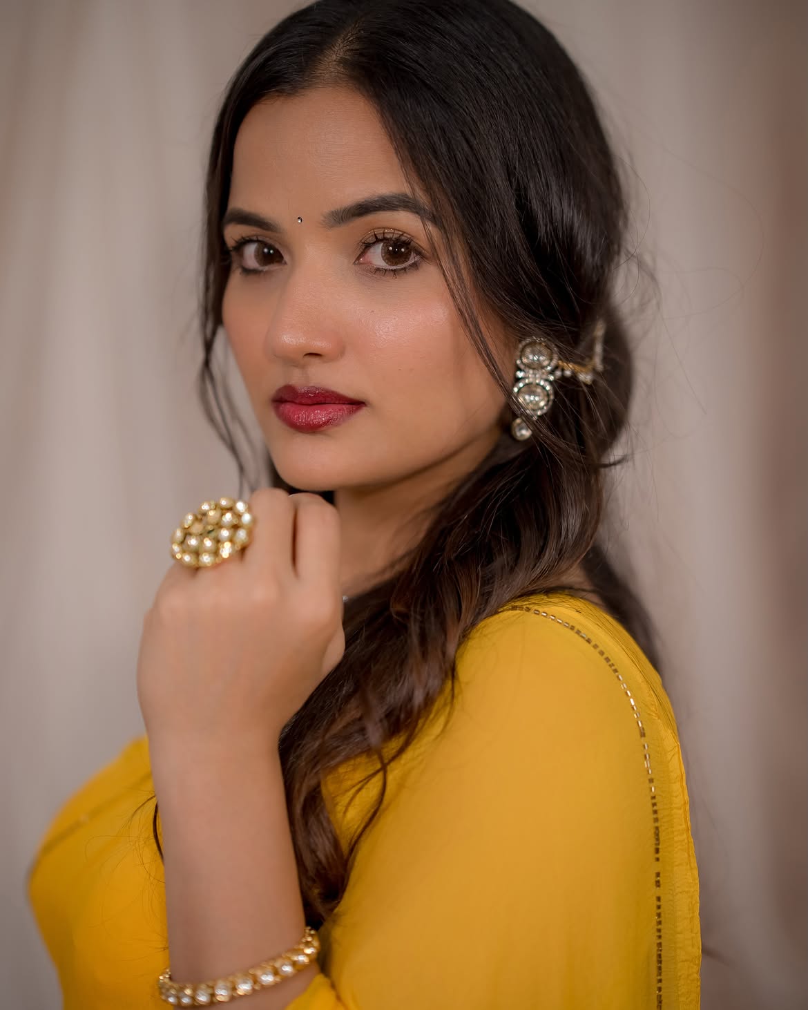 Siri Hanumanth Stunning Looks in Yellow Saree