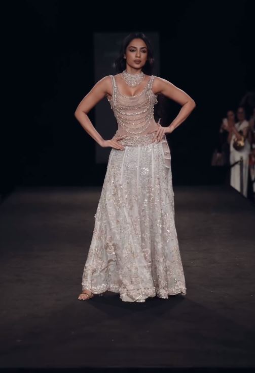 Sobhita Dhulipala Stunning Looks from Fashion Walk