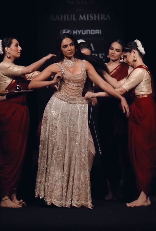 Sobhita Dhulipala Stunning Looks from Fashion Walk