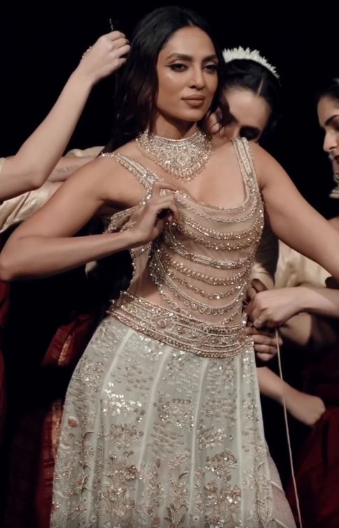 Sobhita Dhulipala Stunning Looks from Fashion Walk