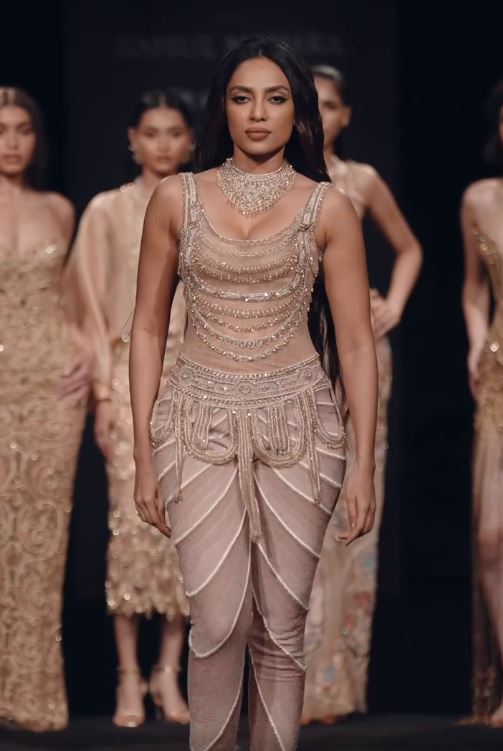 Sobhita Dhulipala Stunning Looks from Fashion Walk