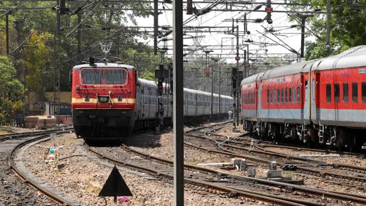 South Central Railway Special Trains : రైల్వే ప్రయాణికులకు అలర్ట్.. 24, 25 తేదీల్లో ఆ ప్రాంతాలకు ఆరు ప్రత్యేక రైళ్లు ..