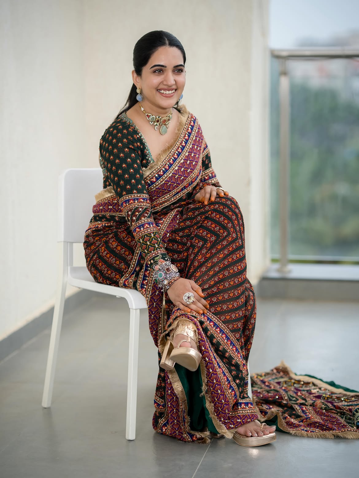Sravanthi Chokarapu Stunning Looks in Black Saree