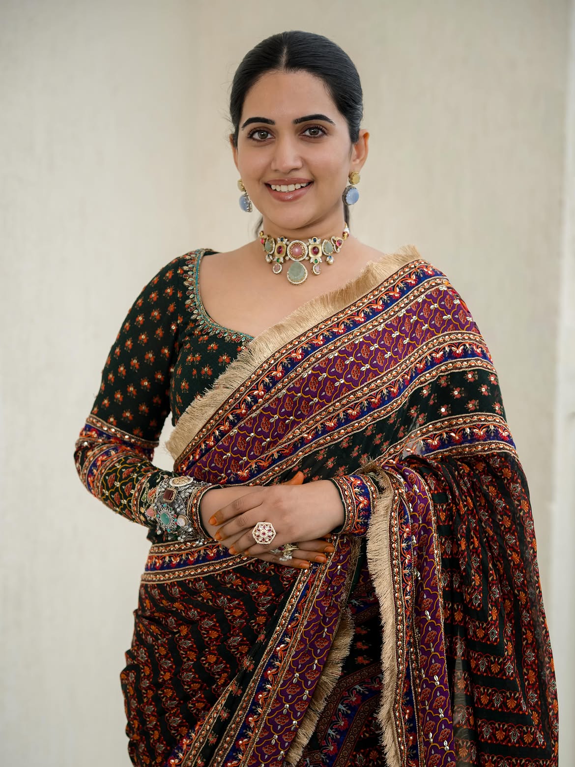 Sravanthi Chokarapu Stunning Looks in Black Saree