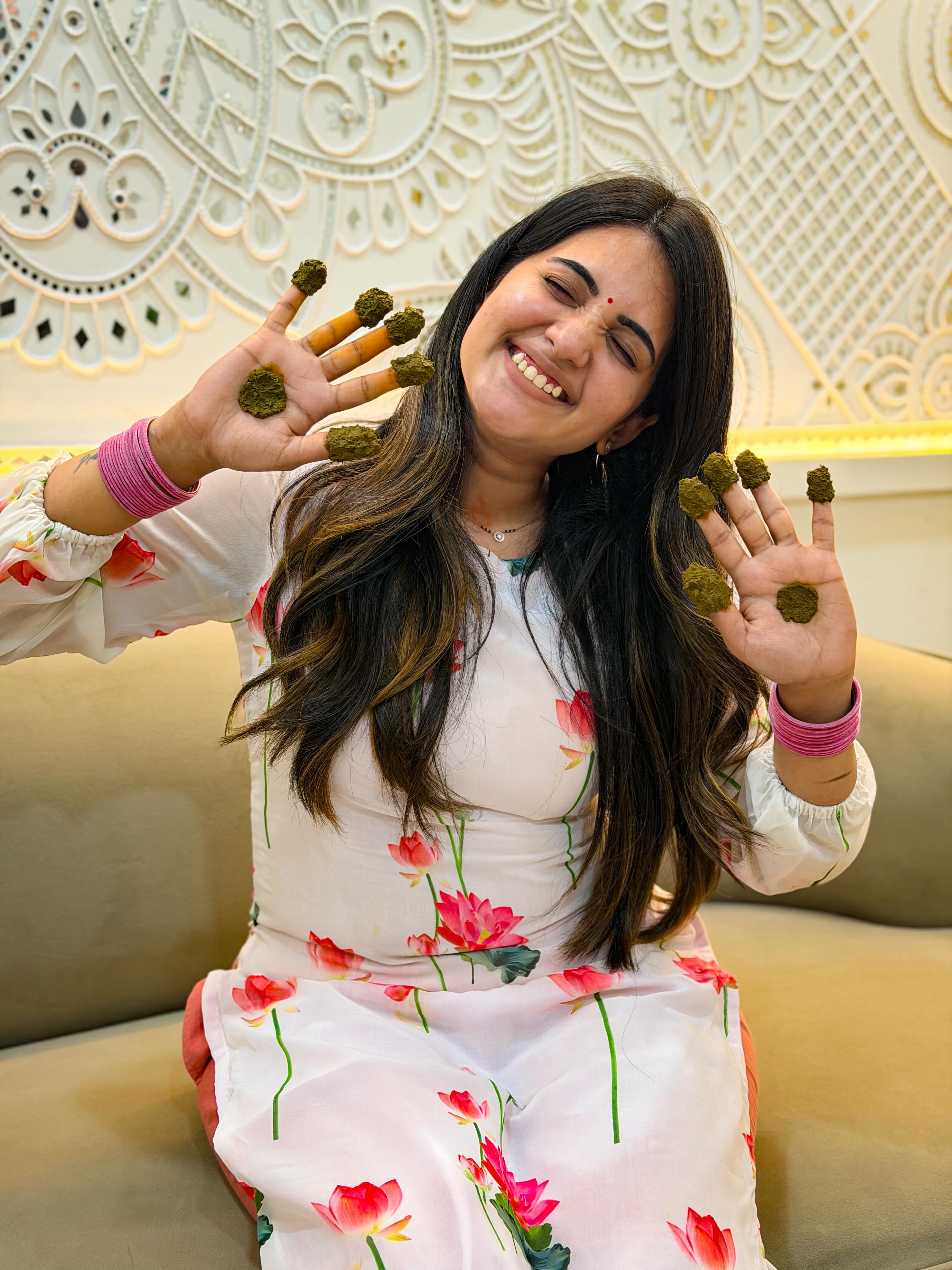 Anchor Sravanthi Chokarapu Post Cute Gorintaku Photos
