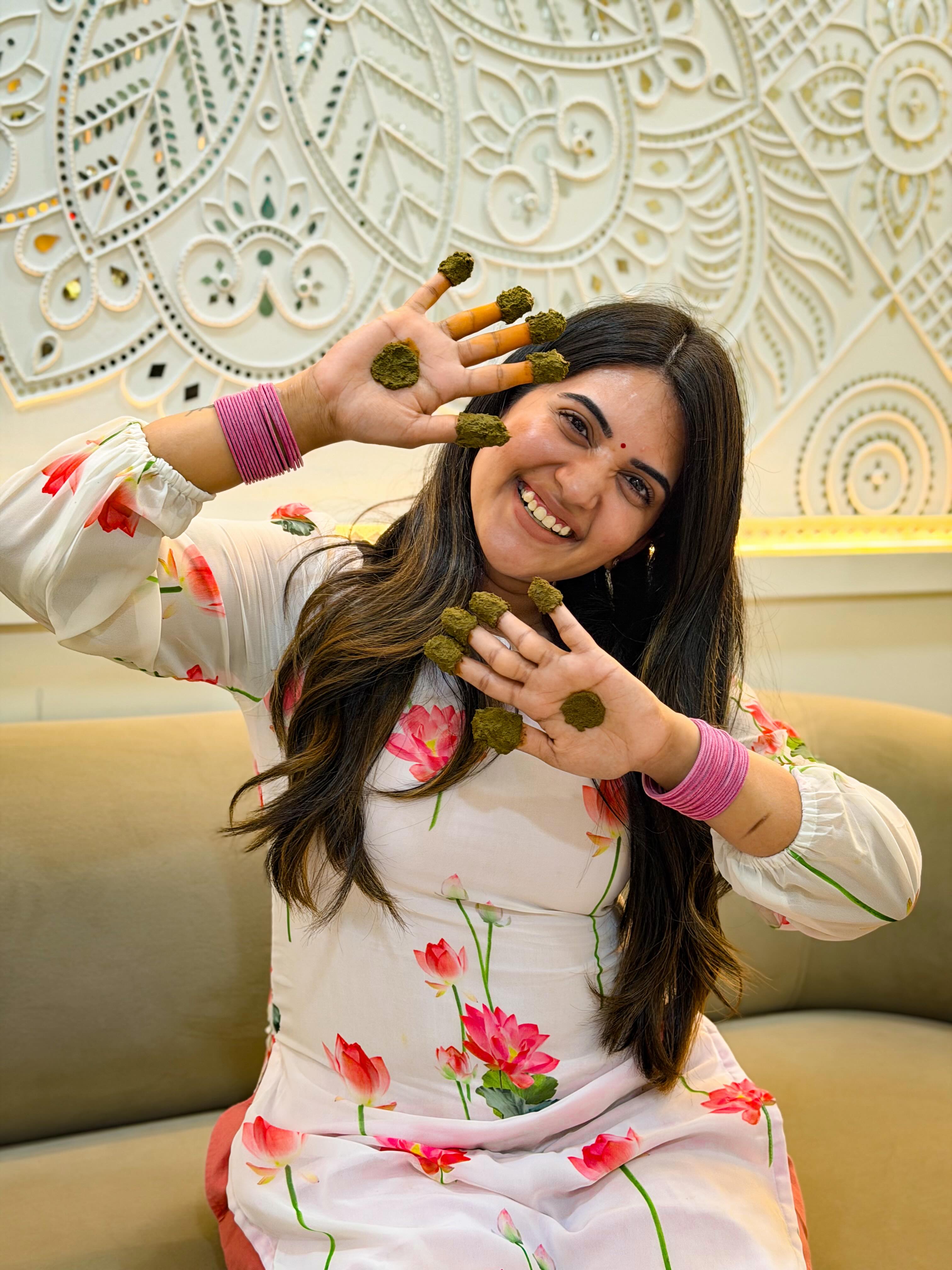 Anchor Sravanthi Chokarapu Post Cute Gorintaku Photos