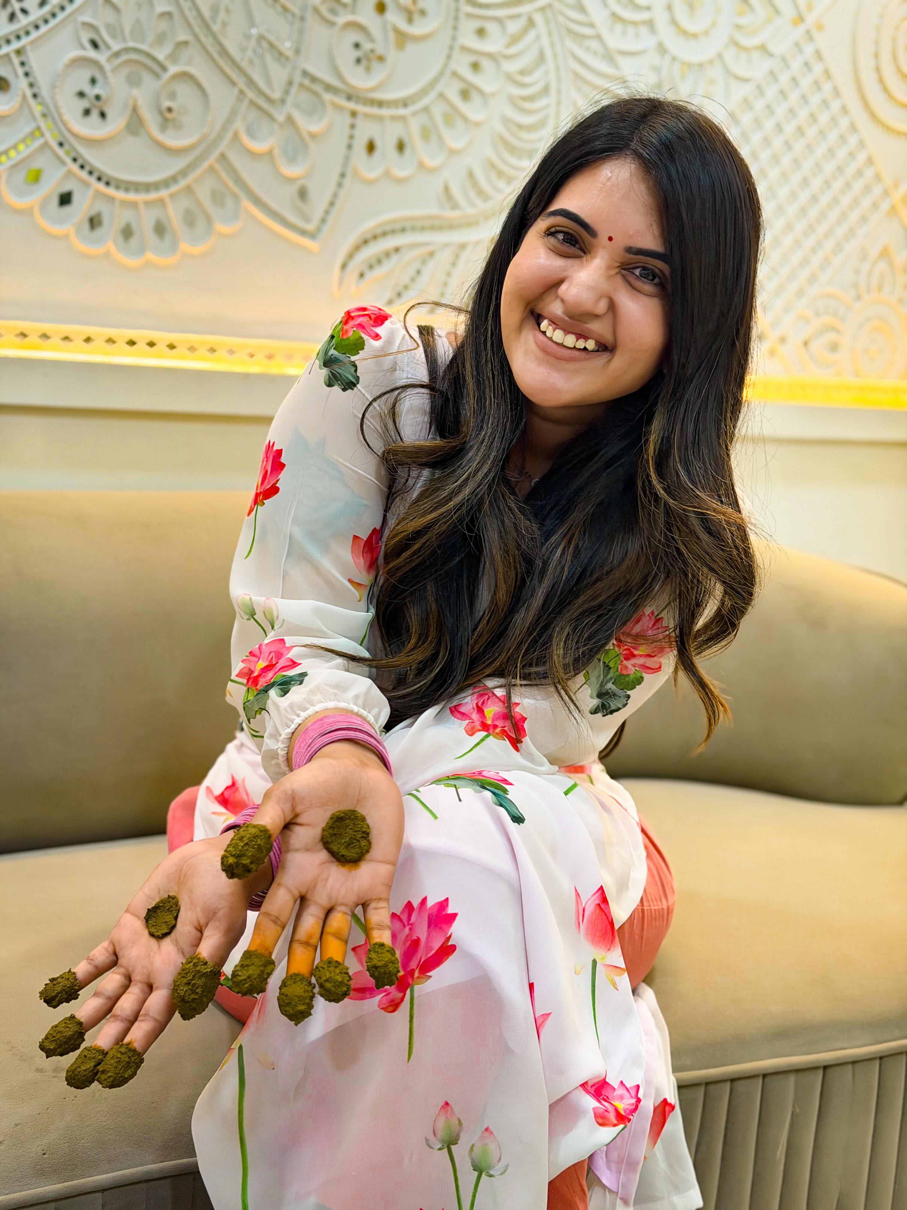 Anchor Sravanthi Chokarapu Post Cute Gorintaku Photos