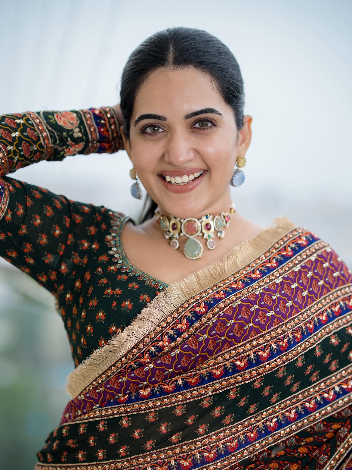 Sravanthi Chokarapu Stunning Looks in Black Saree