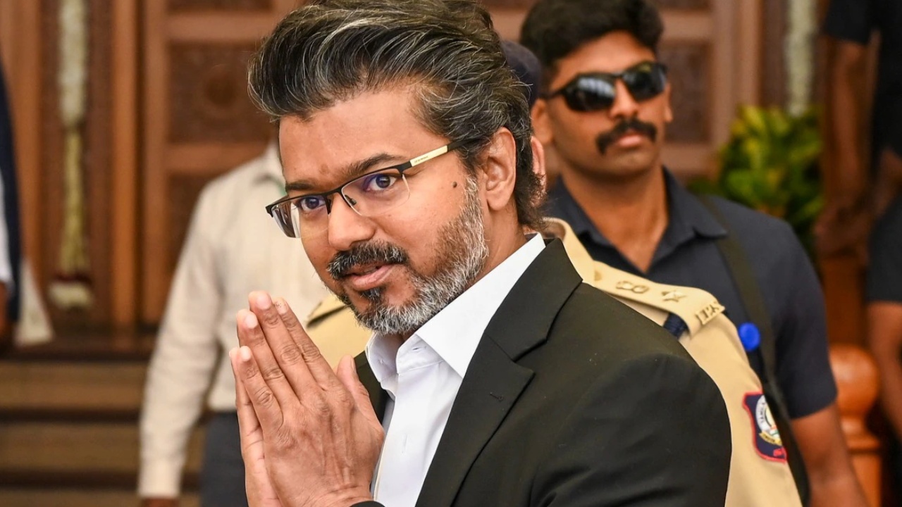 Tamil Nadu CM Vijay : కరూర్‌లో సీఎం విజయ్ భావోద్వేగం.. తొక్కిసలాట బాధిత కుటుంబాలకు ఉద్యోగ నియామక పత్రాలు అందజేత