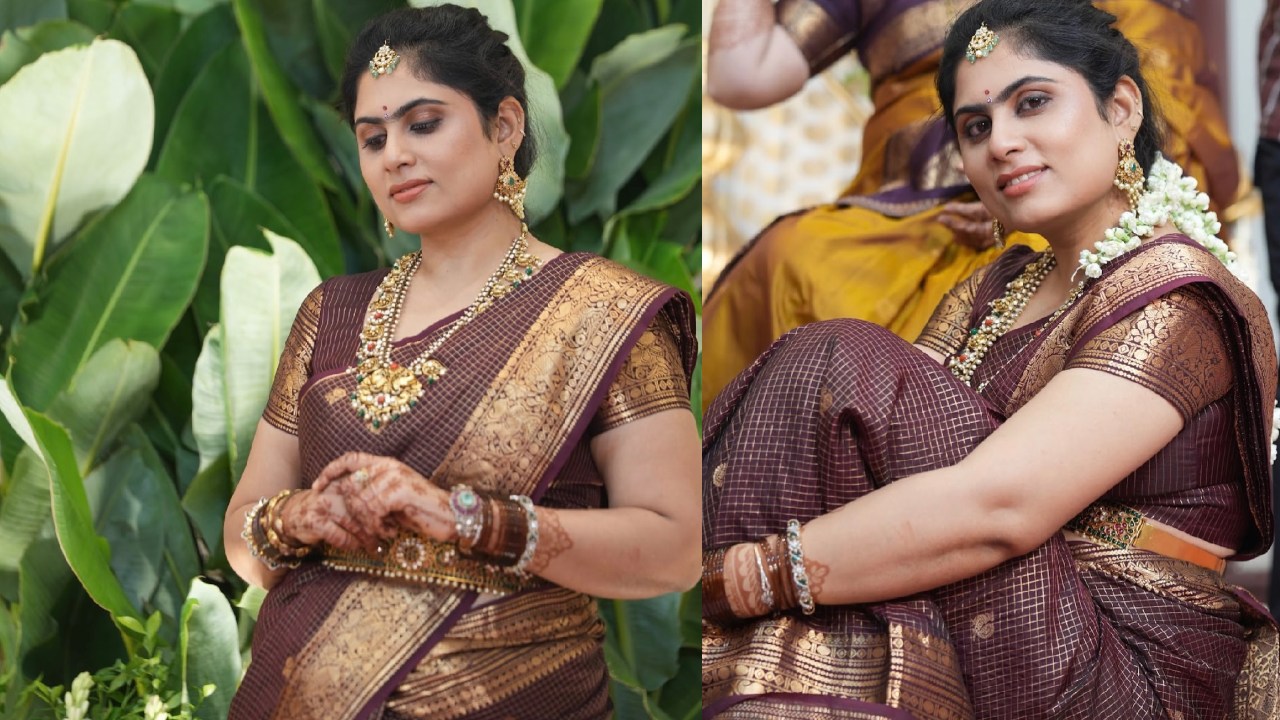 Tejaswini Vygha : పట్టుచీరలో.. భారీ నగలతో..దిల్ రాజు భార్య  ట్రెడిషినల్ లుక్స్.. తేజస్విని ఫొటోలు..