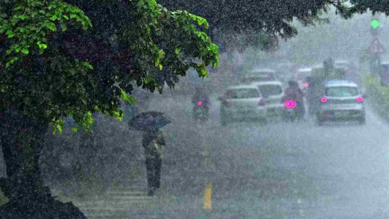 Rain Alert: తెలుగు రాష్ట్రాలకు అలర్ట్.. రానున్న 3 రోజులు భారీ వర్షాలు.. ఈ జిల్లాలకు హెచ్చరికలు