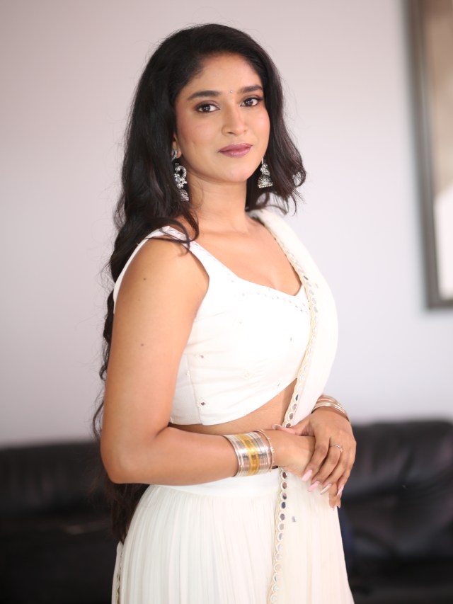 Vedha Jalandhar Stunning Looks White Dress at Ameer Log Teaser Launch Event