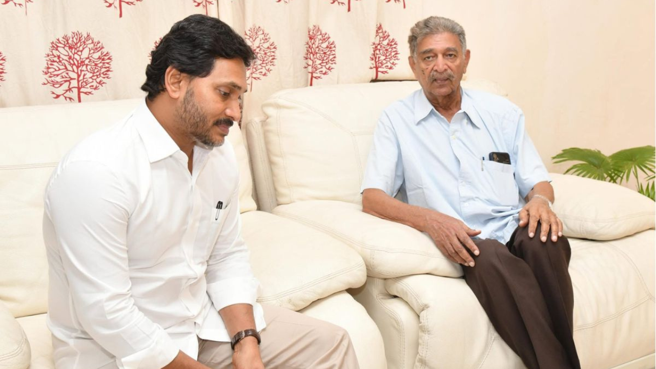 వైఎస్ కుటుంబంలో విషాదం..