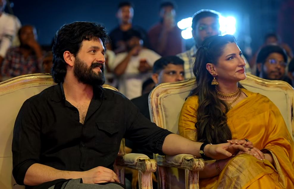 Zainab Ravdjee Akhil Cute Photos from Lenin Success Meet