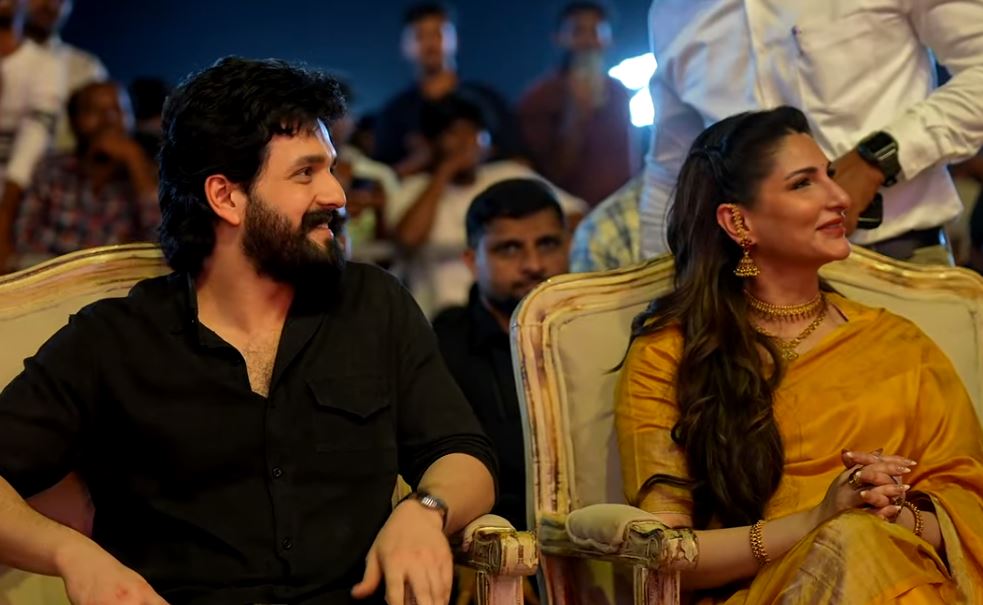 Zainab Ravdjee Akhil Cute Photos from Lenin Success Meet