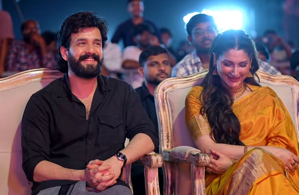Zainab Ravdjee Akhil Cute Photos from Lenin Success Meet