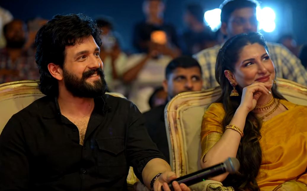 Zainab Ravdjee Akhil Cute Photos from Lenin Success Meet