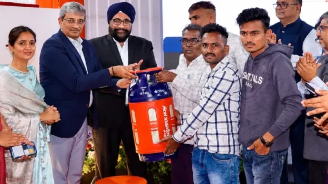 LPG Cylinder : గ్యాస్ వినియోగదారులకు శుభవార్త.. 4గంటల్లోనే ఇంటికి సిలిండర్ డెలివరీ.. సేవలు ప్రారంభం..