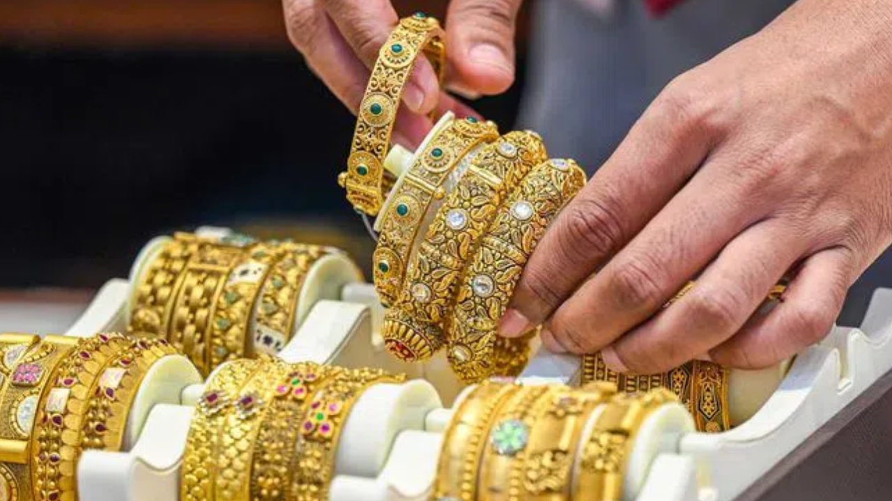 India Gold Demand 2026 : మోదీ పిలుపు ఎఫెక్ట్.. భారత్‌లో బంగారం డిమాండ్‌ తగ్గింది.. కానీ, రికార్డు స్థాయిలో కొనుగోళ్లు.. కారణాలివే..
