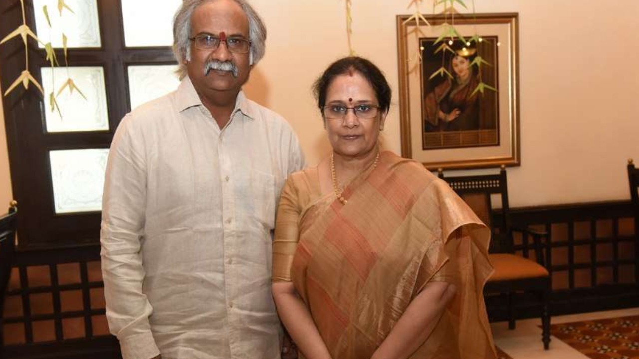 SP Sailaja – Subhalekha Sudhakar : ఉదయాన్నే లేవగానే నిశ్చితార్థం అని చెప్పి.. sp శైలజ, శుభలేఖ సుధాకర్ ఎలా ఒక్కటయ్యారో తెలుసా?