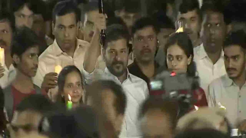 Cm Revanth: నెక్లెస్ రోడ్డులో కొవ్వొత్తుల ర్యాలీ.. 21 ఏళ్లకే యువతకు రాజకీయ అధికారం.. సీఎం రేవంత్ సంచలన డిమాండ్