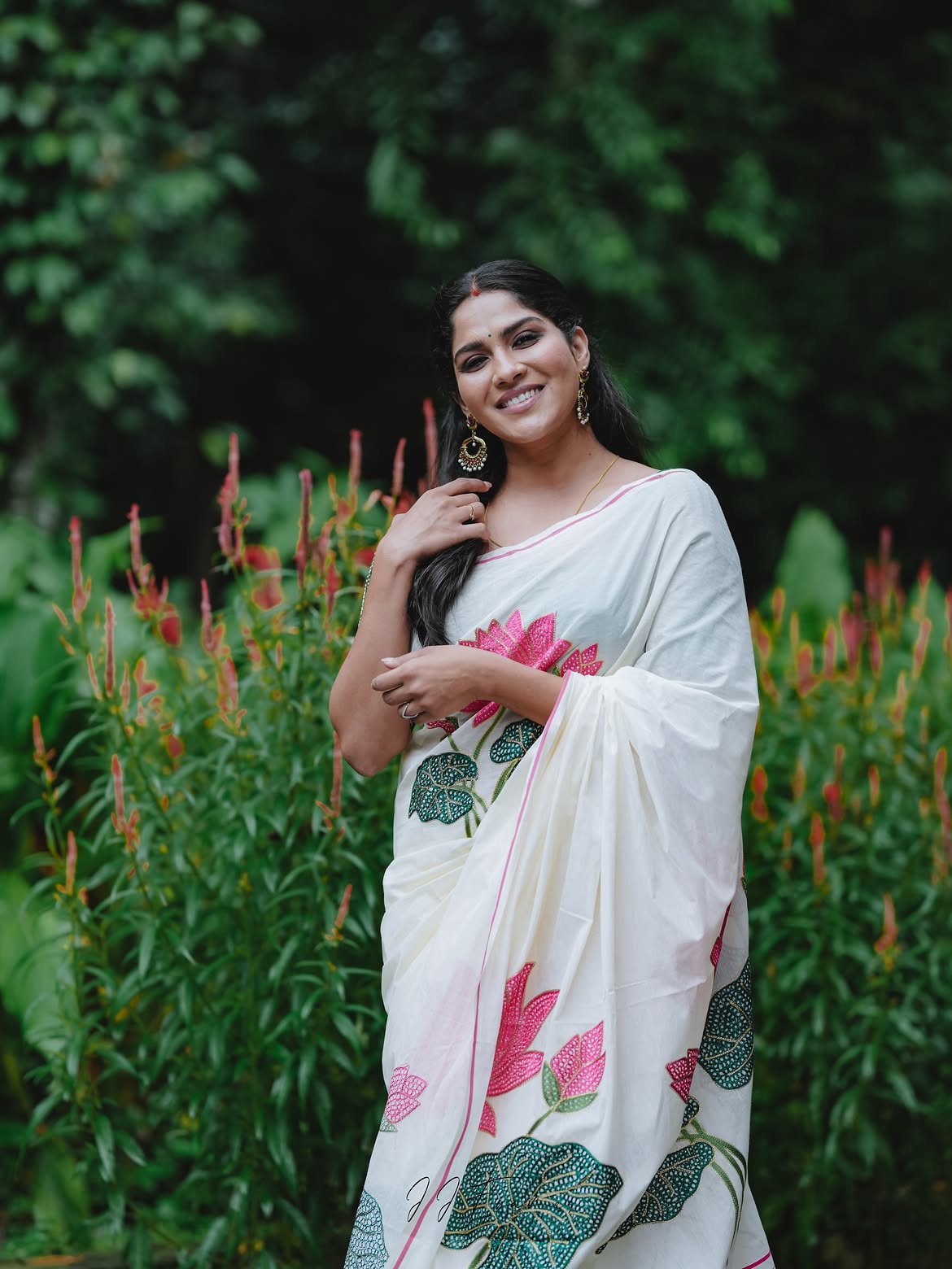 Swaswika Shares Onam Wishes with Photos in Saree